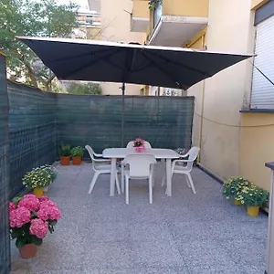 la-casa-di-lila-appartamento-con-ingresso-indipendente.hotelitalianriviera.com/